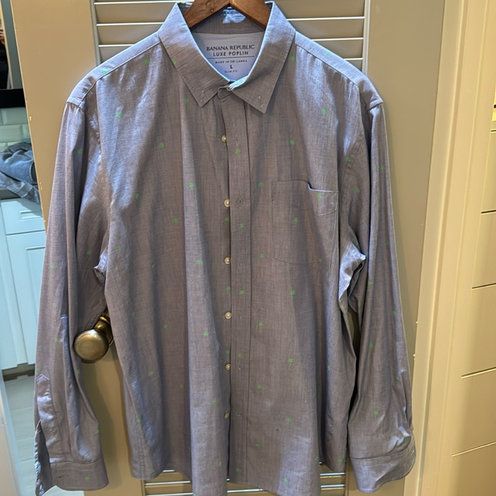 Men’s buttoned down shirt